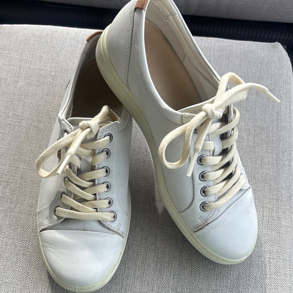 Women's Ecco 7  White Leather Sneakers